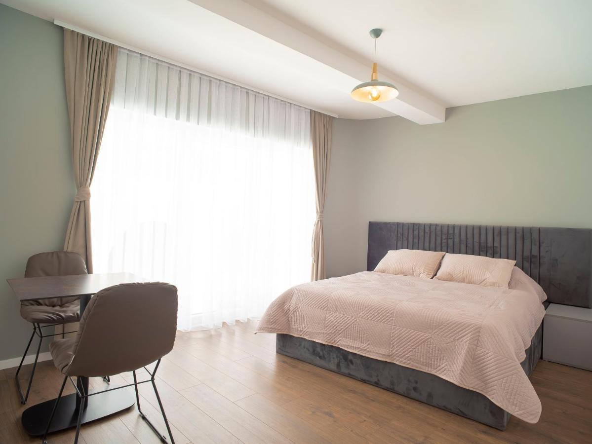 Lux Apartments Pristina Eksteriør billede