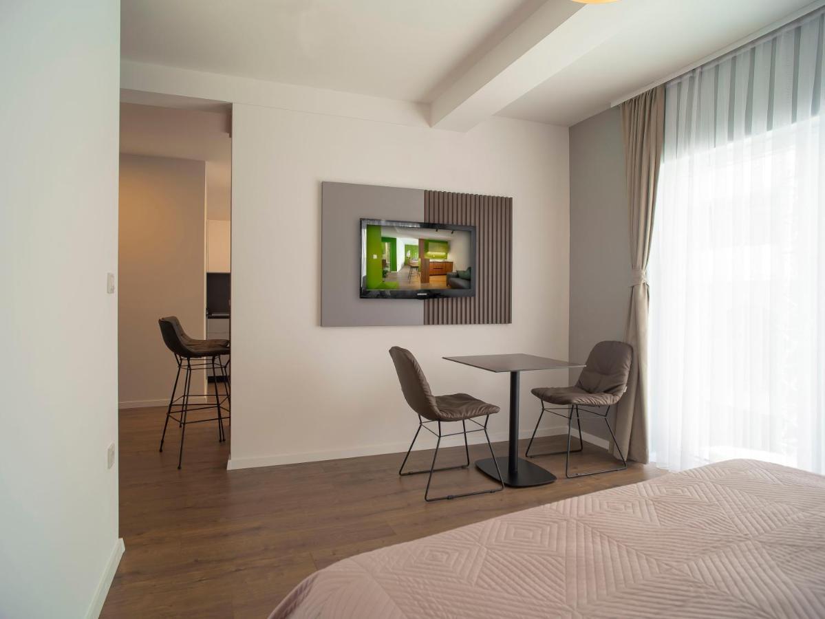 Lux Apartments Pristina Eksteriør billede