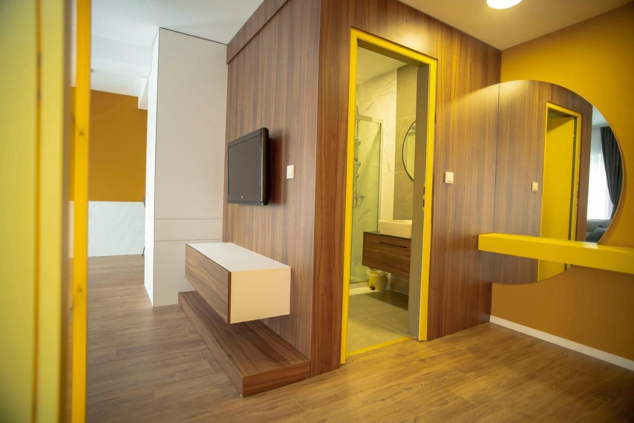 Lux Apartments Pristina Eksteriør billede