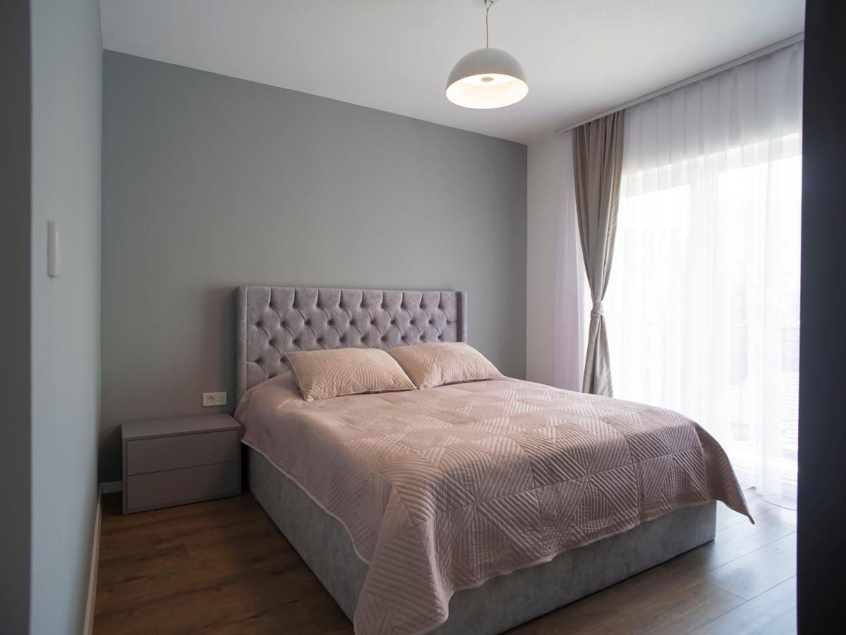 Lux Apartments Pristina Eksteriør billede