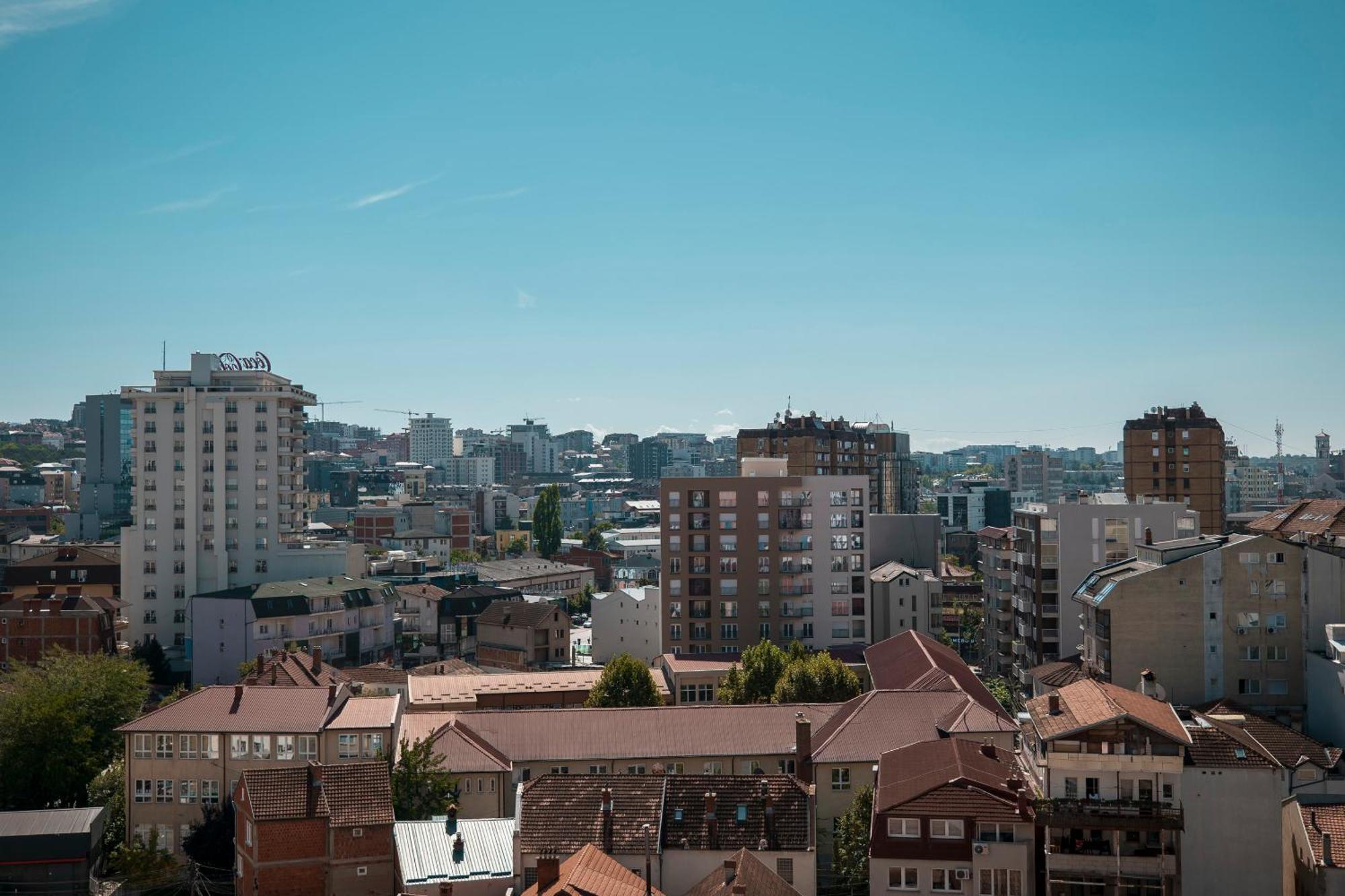 Lux Apartments Pristina Eksteriør billede