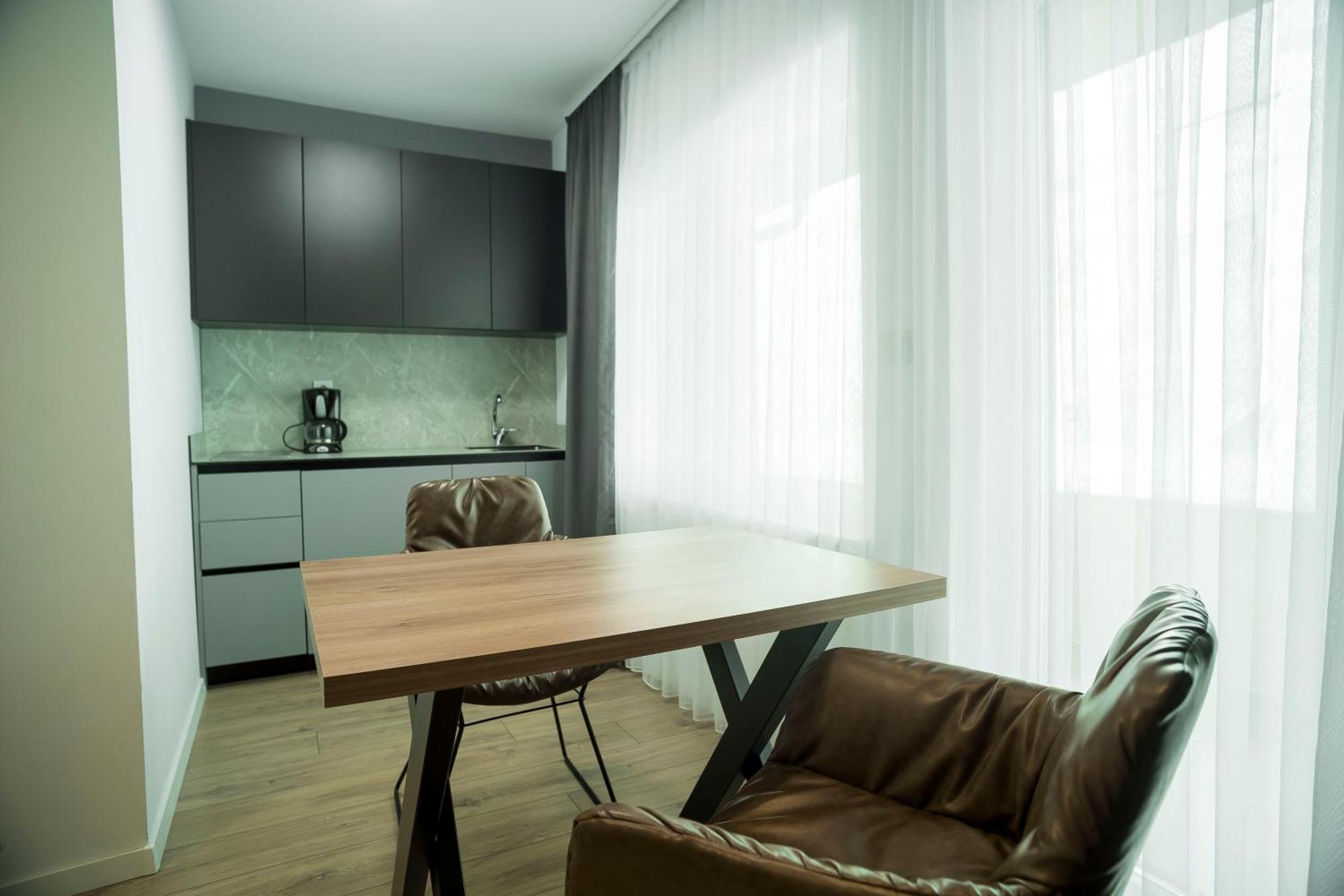 Lux Apartments Pristina Eksteriør billede